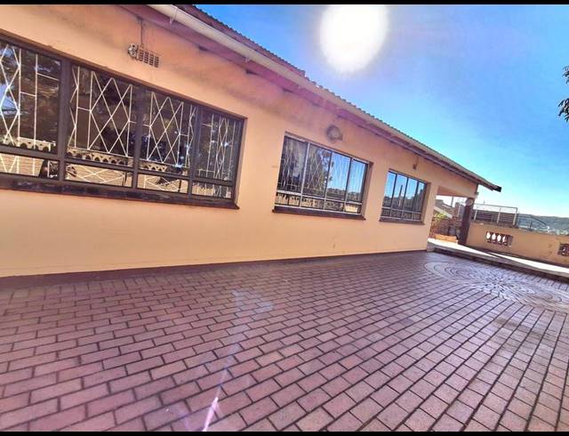 4 BEDROOM PROPERTY TO RENT IN MEREBANK